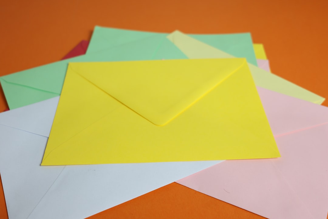 erfahren sie, wie sie formelle e-mails auf deutsch professionell und klar verfassen. tipps und beispiele für den richtigen ton und stil.
