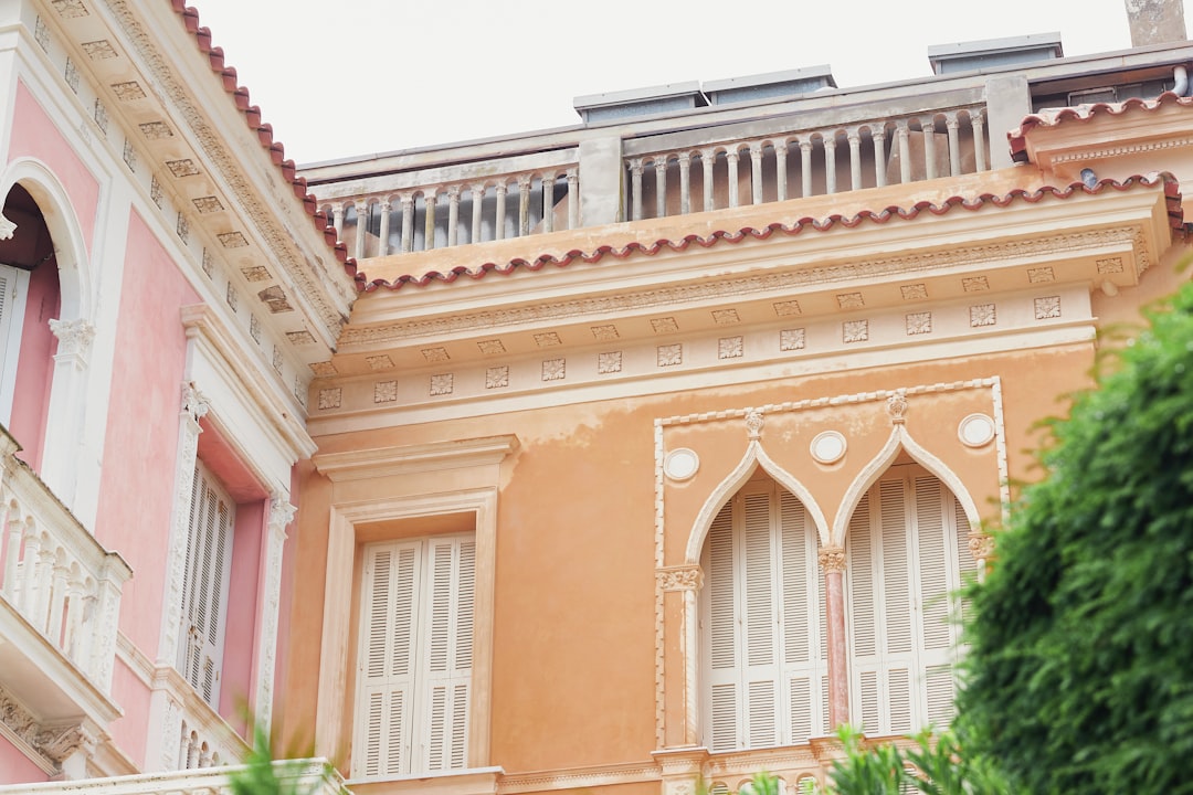 erfahren sie mehr über das vermögen der rothschild-familie, ihre geschichte, investitionen und ihren einfluss auf die globale finanzwelt.