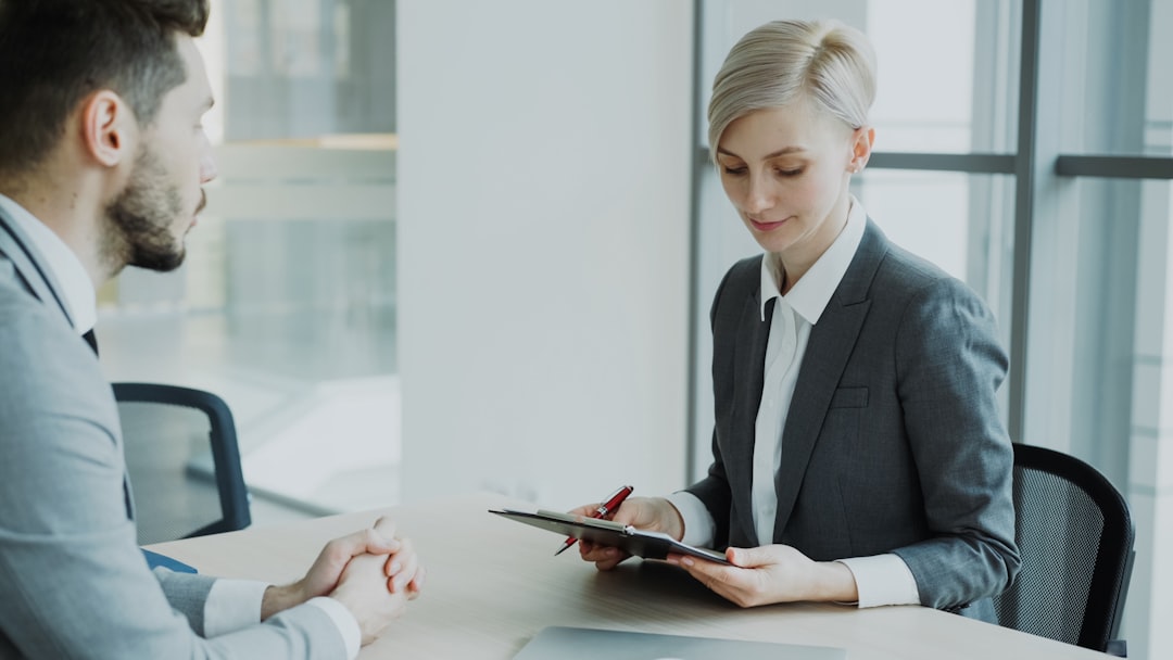 erfahren sie mehr über das gehalt von managementberatern: durchschnittliche vergütung, einflussfaktoren und karrierechancen in der beratungsbranche.